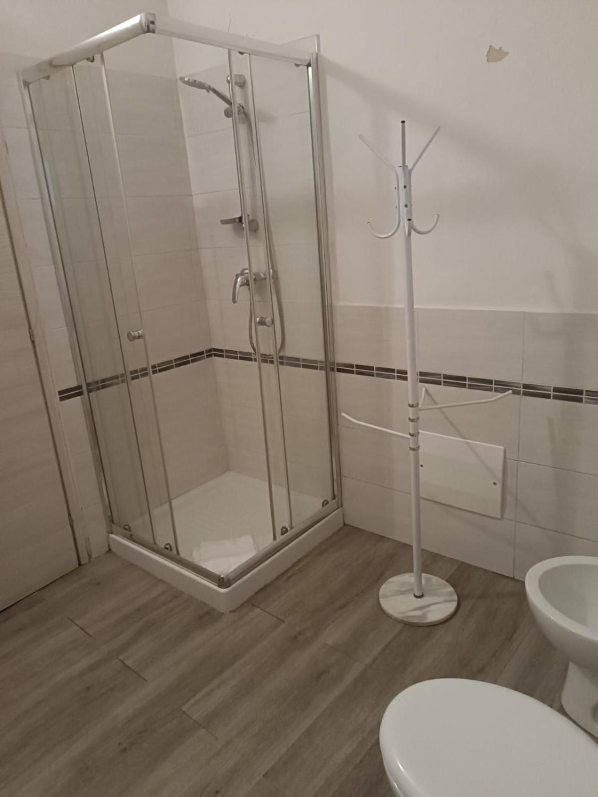 Mono Checkin A Richiesta Hotell Parma Eksteriør bilde