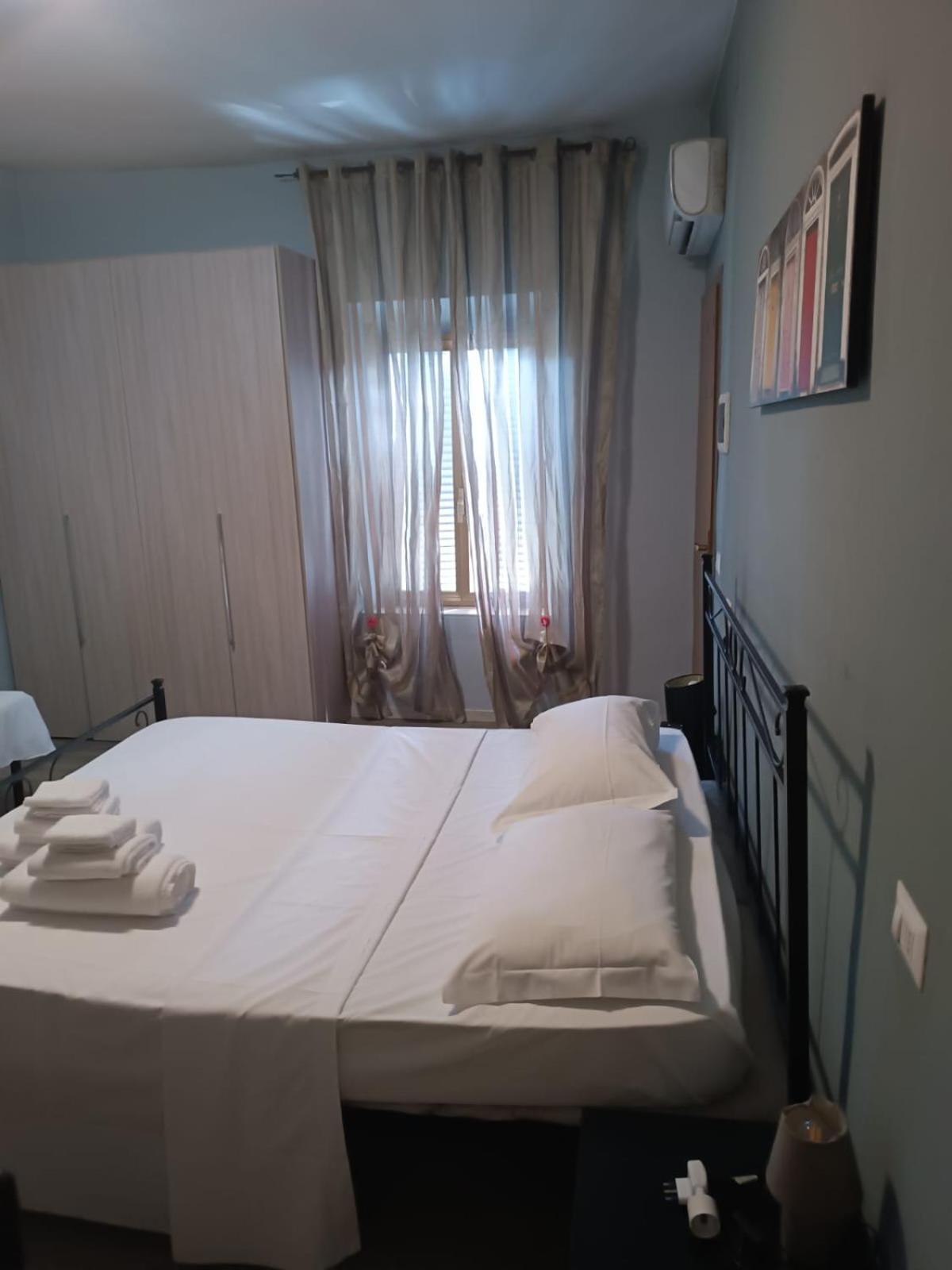 Mono Checkin A Richiesta Hotell Parma Eksteriør bilde